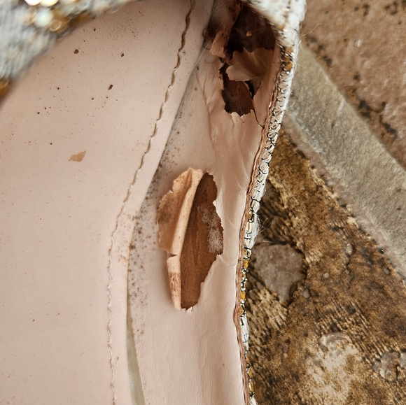 Gold 3 inch heels size 9M - Picture 4 of 7